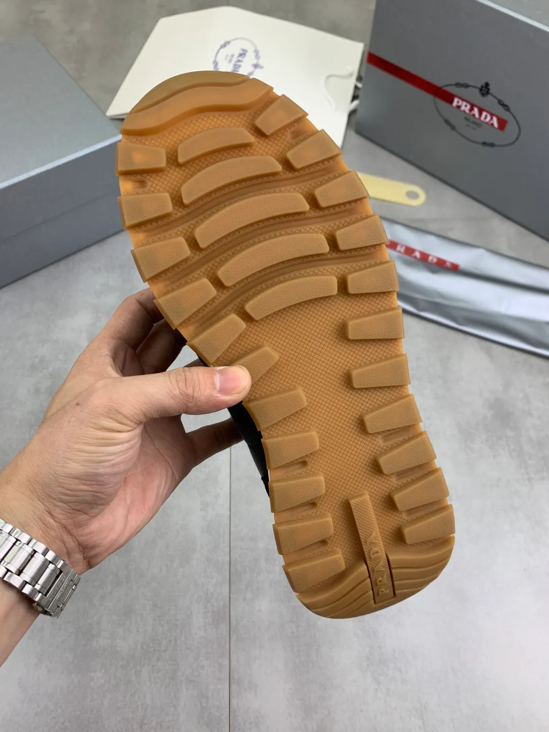 Men's men's shoes💰P580💰【New model】Top quality, new popular models on the official website, which will never go out of style for a century,🆘 The trendy brand (Prada) mainly promotes popular models, avant-garde and versatile fashionable men's shoes, private version molding, cowhide surface splicing 1:1 oil edge processing... fashionable and simple, original imported cowhide interior cowhide feet; the atmosphere and personality are more fashionable, eye-catching and pursuing class. It will subvert old ideas and be a must-have for fashionistas who want to spend time with you! Must keep it! High-end comfort, high-end quality workmanship. Size: 38-44 Various colors available. full package